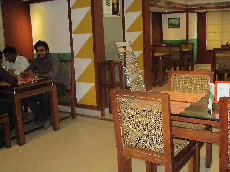 מלון Kochi Treebo Trend Time Square Marine Drive