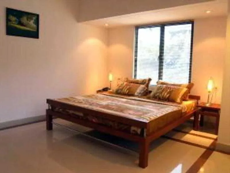 מלון Kochi Treebo Trend Time Square Marine Drive 3*,