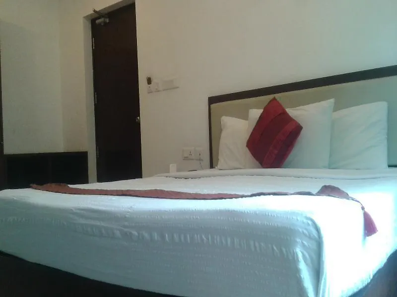מלון Kochi Treebo Trend Time Square Marine Drive
