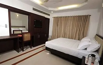מלון Kochi Treebo Trend Time Square Marine Drive